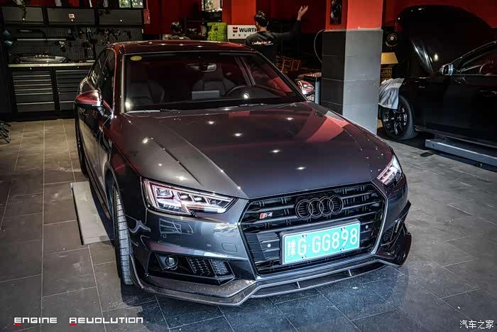 河南曼哈顿灰奥迪s4惊艳亮相