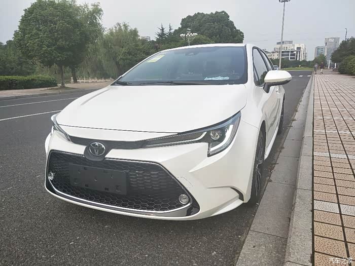 白色运动新雷凌第一次外景出出镜