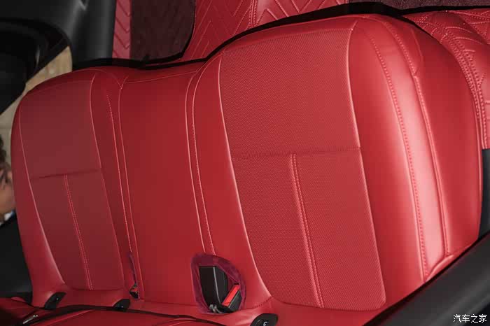 18款保时捷macan座椅加红色外套希望深圳的春天能暖到你