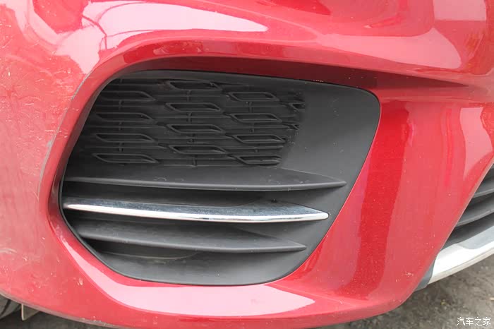 导流槽的设计突出层次,更好的抵挡风阻
