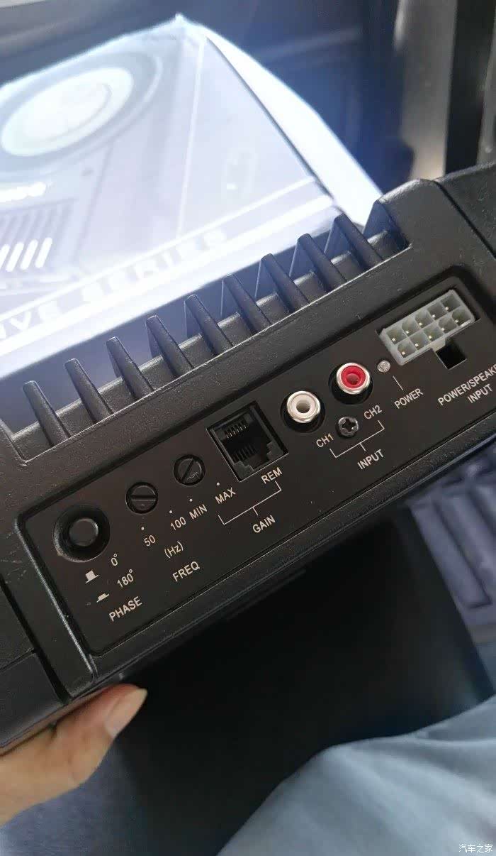 广西壹家人车友会帮35车友安装低音炮