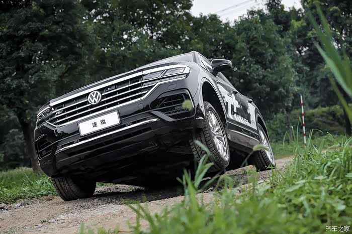 边界之外才是世界玩泥巴的城市suv新途锐越界行动试驾