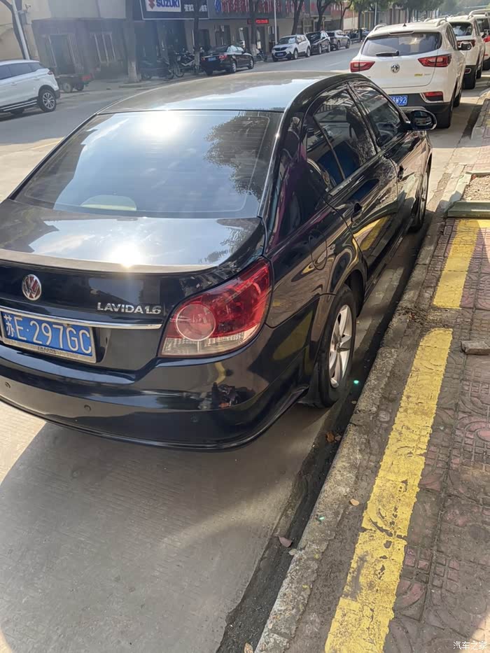 大众朗逸11款个人一手车11年10月上牌15万