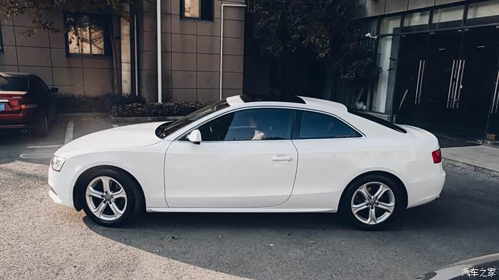 十年经典苏州奥迪a5coupe改色冰川白外拍赏析