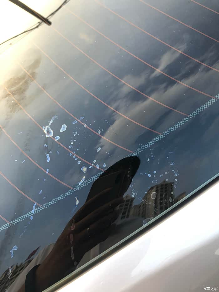 求助后挡风玻璃沾了铁锈洗不掉怎么办