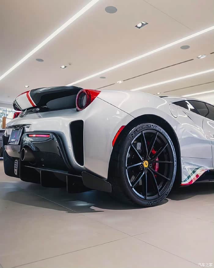 法拉利488 pista piloti