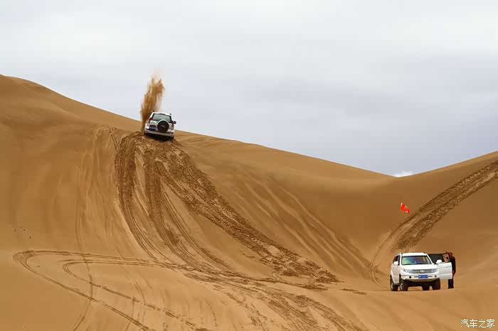硬派的狂欢陆巡霸道勇闯巴丹吉林沙漠