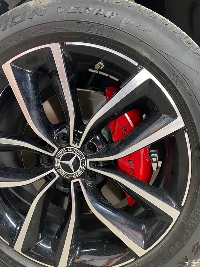 【图】白色的glc260l,19寸轮毂有必要装刹车卡钳罩吗_奔驰glc论坛