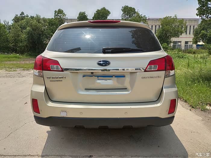 个人出斯巴鲁傲虎2011款指导价2998万25l一手车