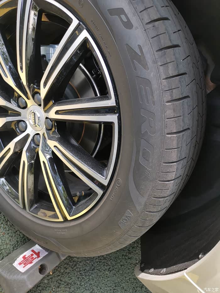 【图】xc60轮胎新鲜事_沃尔沃xc60论坛_汽车之家论坛