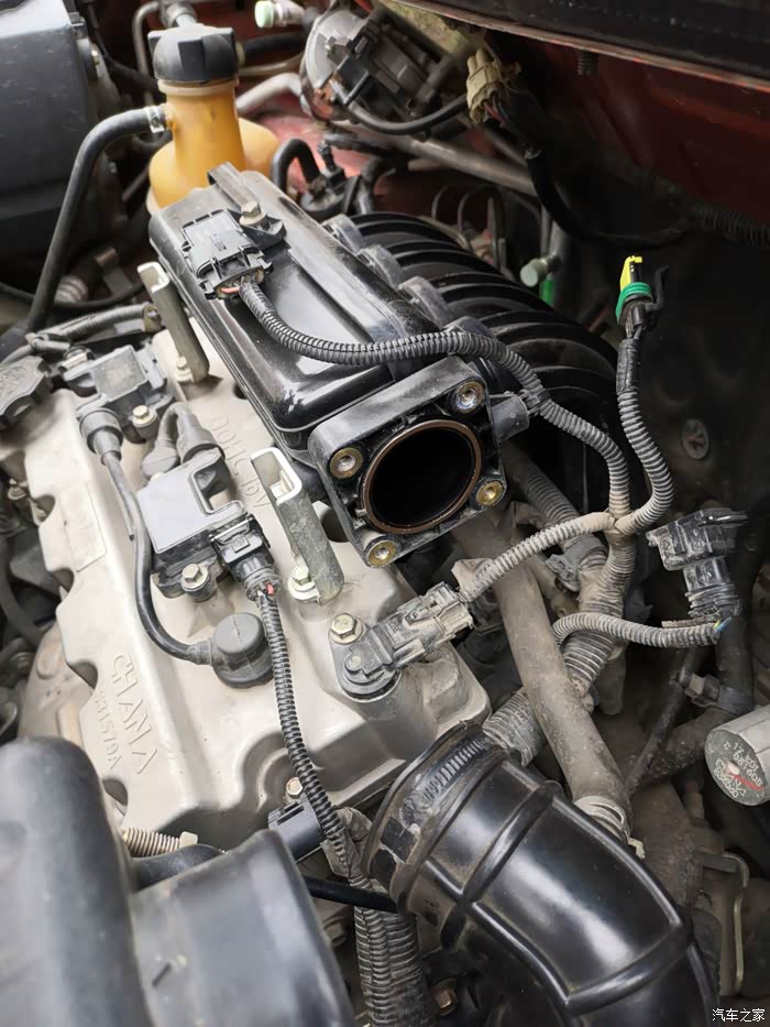 为小奔更换电瓶怠速马达补胎年检洗车