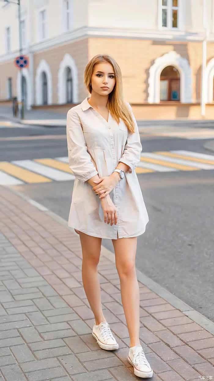 俄罗斯街拍的美女