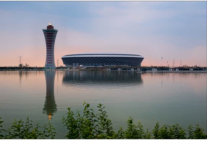 咸阳鸟巢一日游开着小白浪里浪
