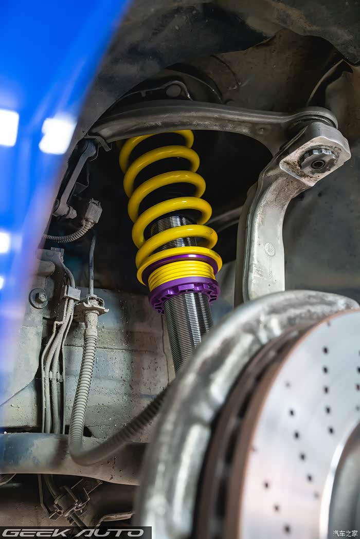 性能车就一定要硬奔驰c63kwv3减震上身