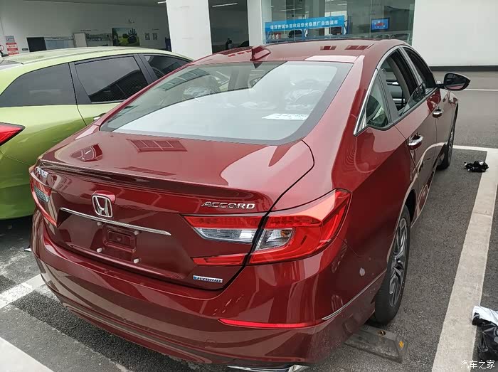 今天提车初体验骚红雅阁混动锐领