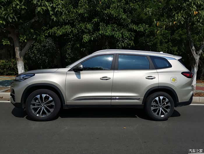 万名车主话虎8福州手动时尚大漠金家里的第三台奇瑞汽车