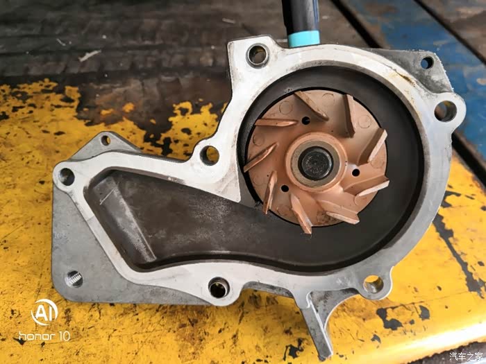 福特翼虎8万公里更换了水泵水泵漏水高温开锅
