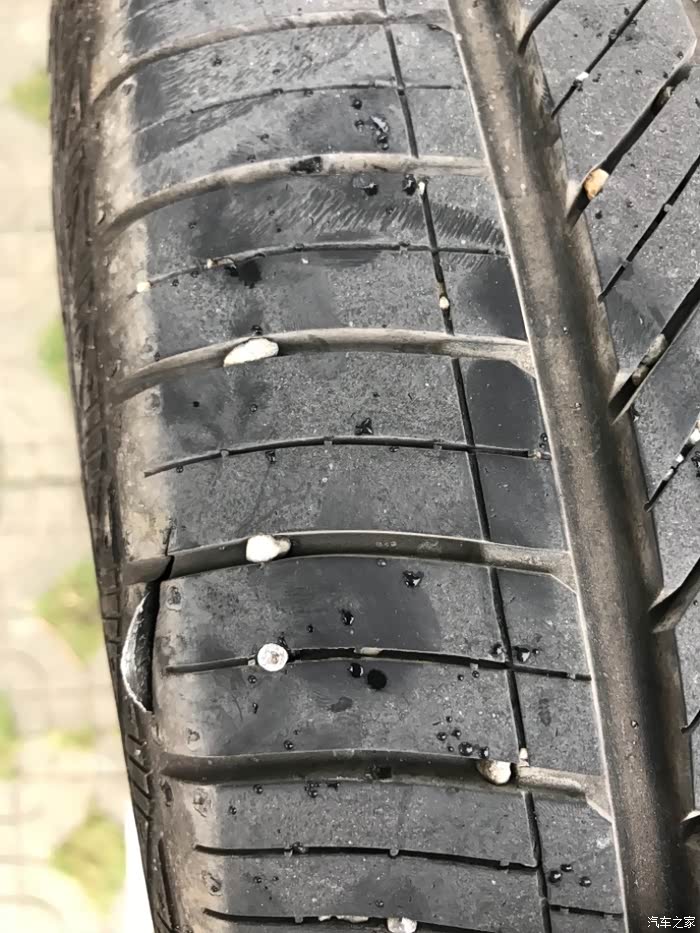 轮胎胎肩被扎