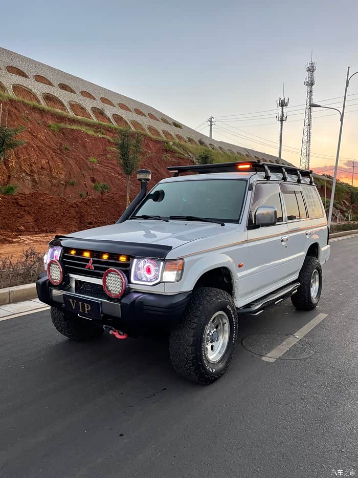 猎豹黑金刚2030b30v6自动档超选四驱