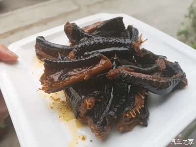 一盘七星椒的蛇肉,来点哇?可以说是越吃越有味!