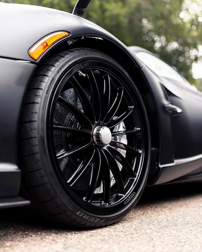 哑光黑帕加尼paganihuayraroadst