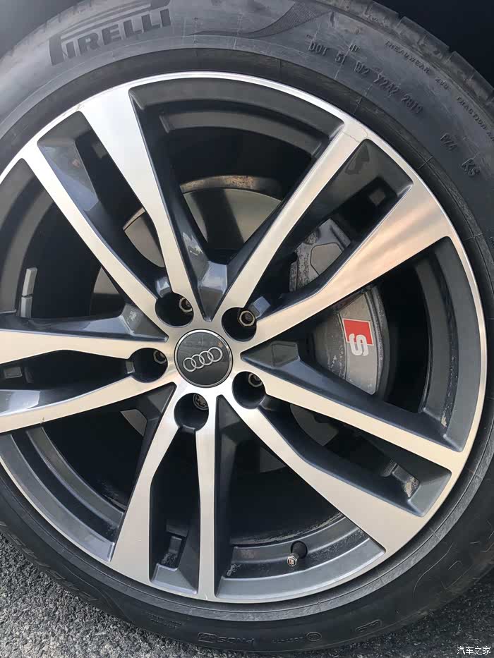 原厂奥迪a6l19寸5幅轮毂轮胎一套转让价3000元卖完收摊