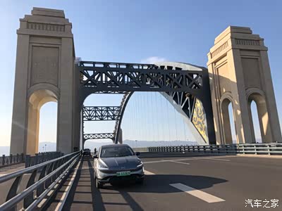 开着小鹏汽车来参观"网红"晋阳桥:钢铁巨龙,雄跨汾水两岸