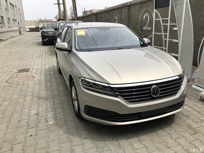 朗逸plus标配风雅金思密达