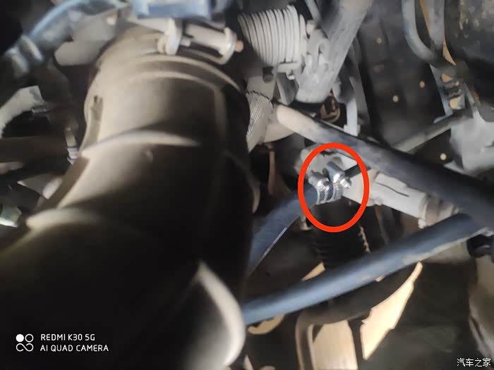 比亚迪s6发动机进油管接口漏油