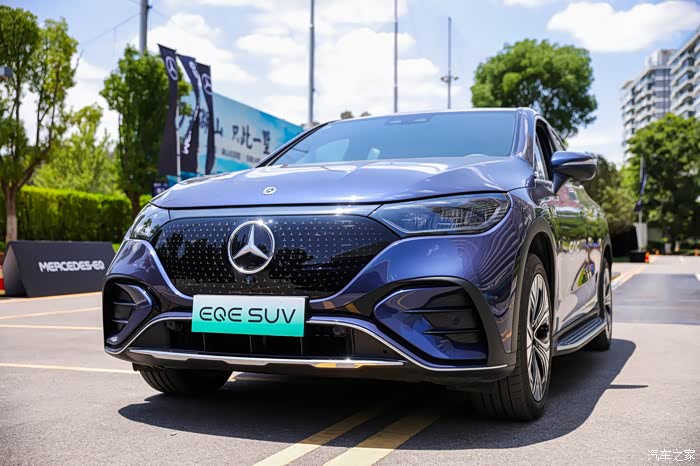奔驰纯电eqesuv豪华电动生活