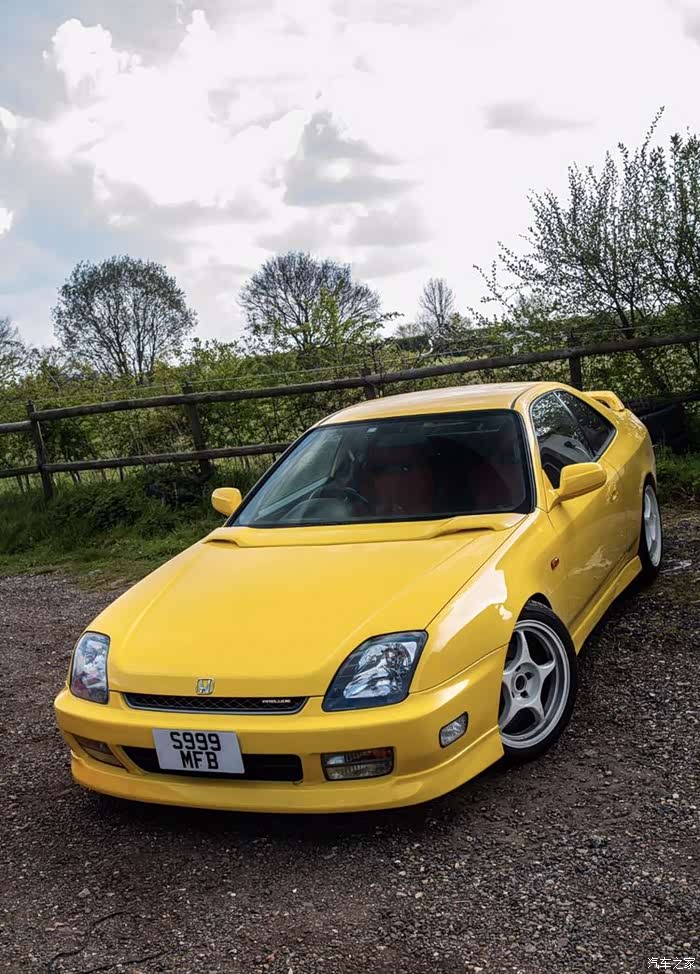 hondapreludesspec黄黄的本田披露跑车