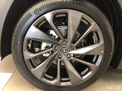 整车两点也在于它的轮胎,245/45r20的马牌轮胎,看来这款车就是主打