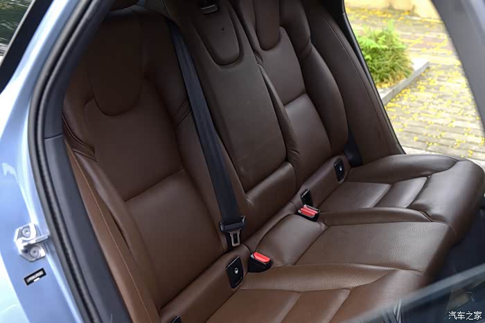 【图】s90后排一键放倒,钓鱼人和旅游人的福利_沃尔沃s90论坛_汽车之