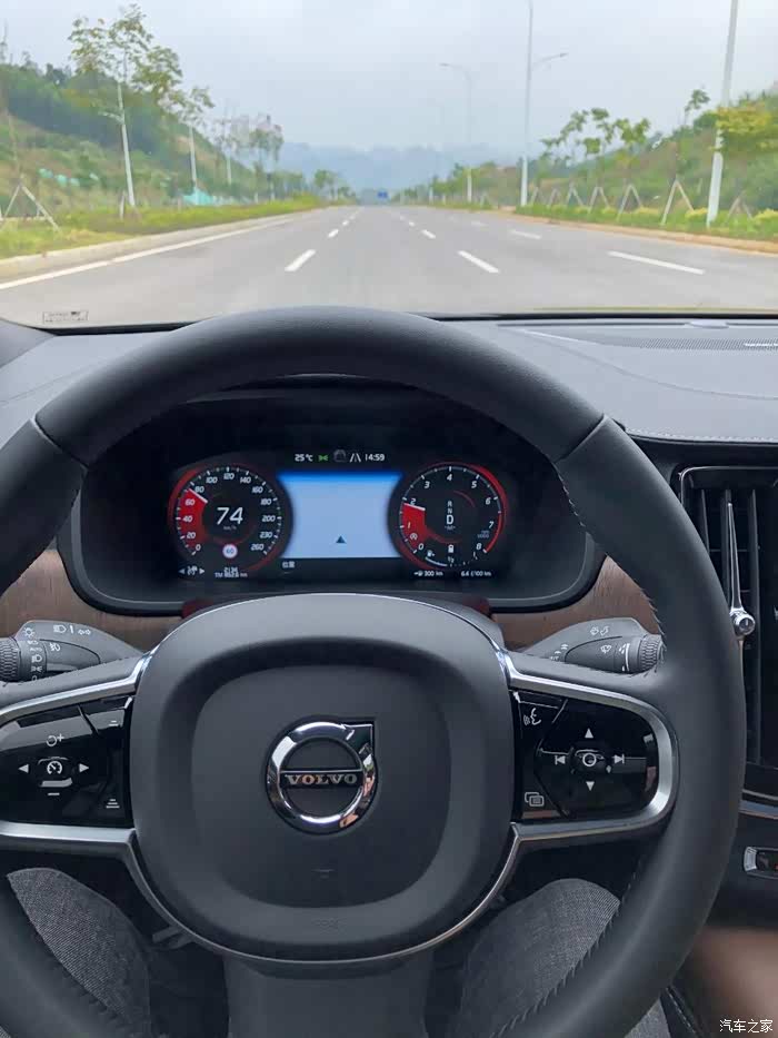 有个多功能方向盘在行车路上确实方便很多