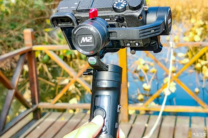 简单粗暴智云云鹤m2一款跨界又轻便的手持稳定器