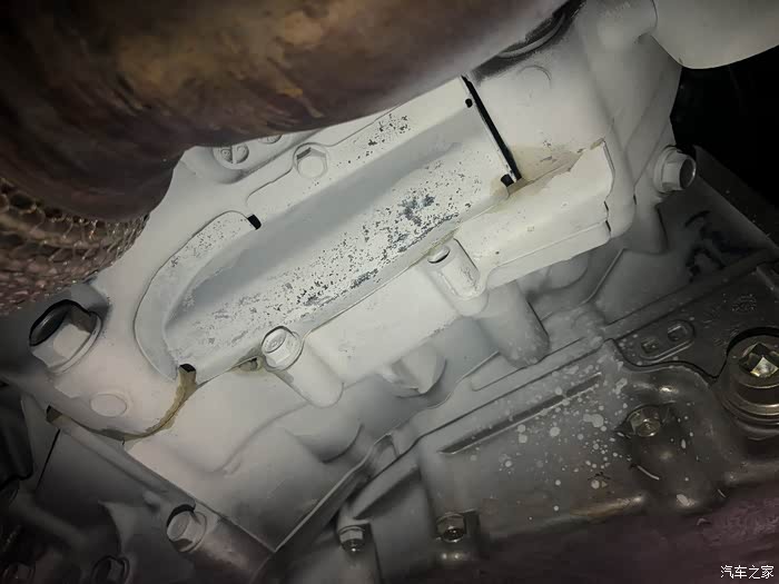 十代雅阁发动机底部渗油事件