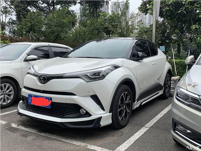 【图】白色chr车顶改装黑色好看吗?_丰田c-hr论坛_汽车之家论坛