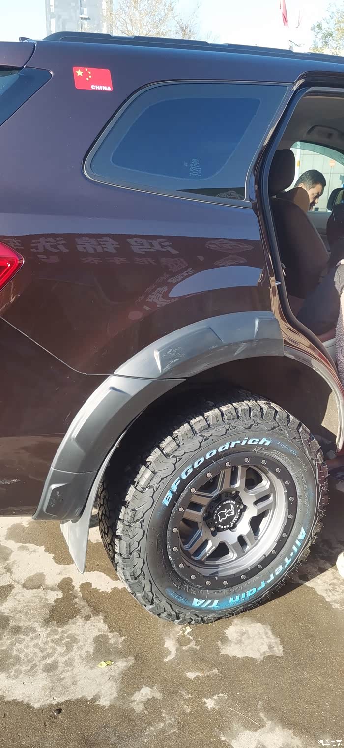 撼路者18寸轮毂更换