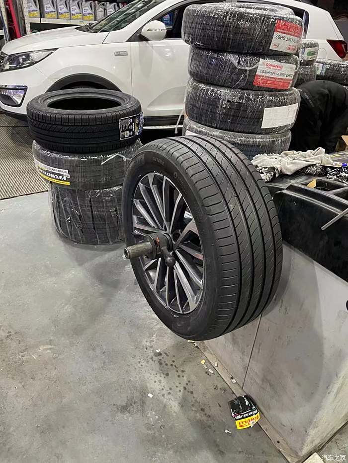 ウィスパーピンクの-SZ-TJ3 22•5/50R17 17×7J＋55 5H×114.3 ピレリICE