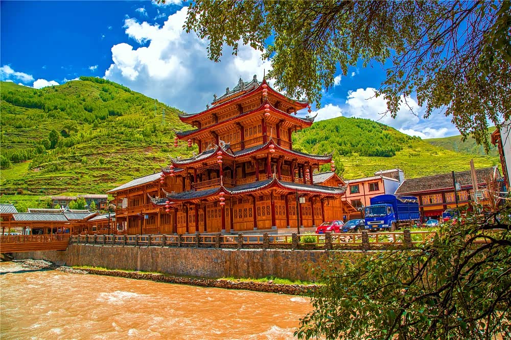 四川阿坝:景色秀丽的松潘古城