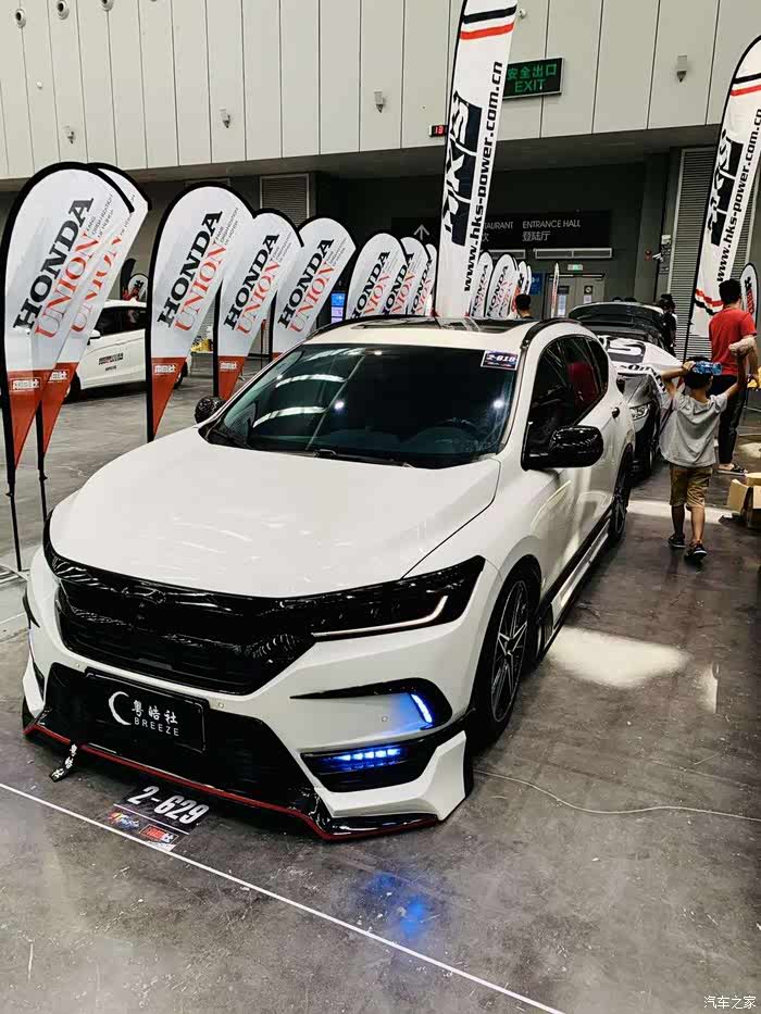 全国首台皓影改装低趴不务正业的suv精美图片