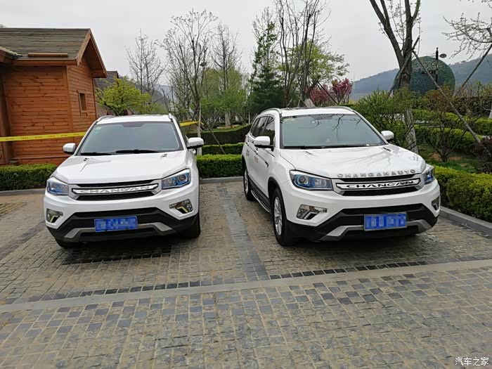 两辆大白并排停靠,颜值秒杀一众车型.