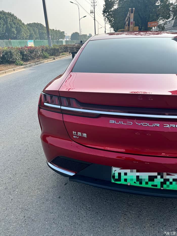 一身红色的汉ev真的太惊艳了