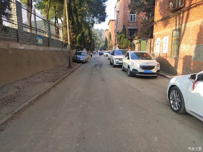 看看这个狭窄的道路.