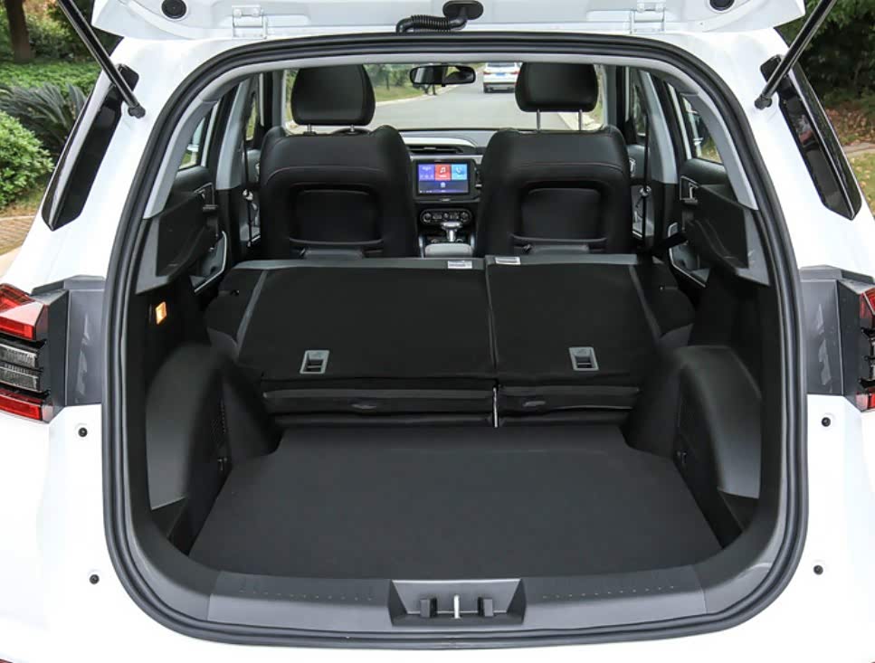 谁说女人不爱车奇瑞瑞虎5x外观霸气时尚感强