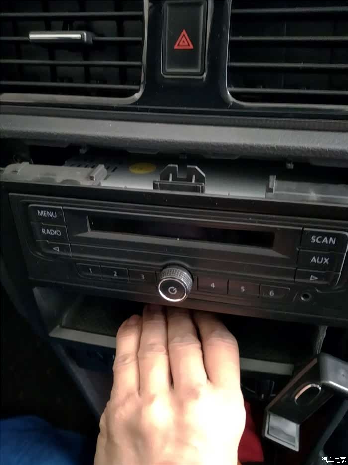 桑塔纳更换cd机