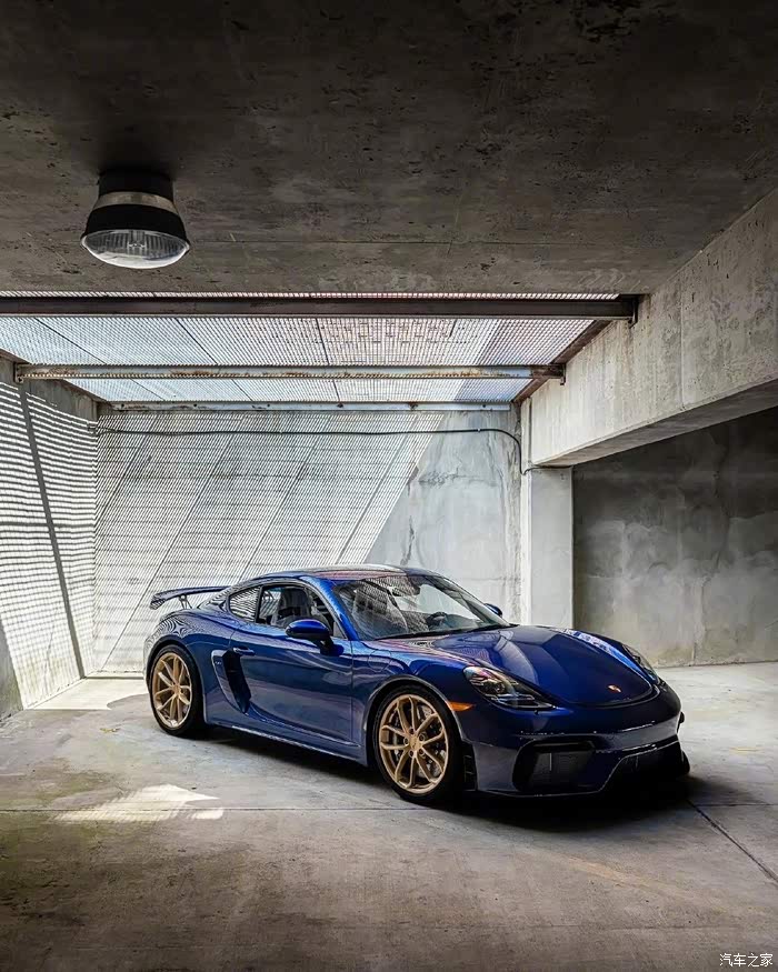 在保时捷911的前提下有多少同学会选gt4呢?