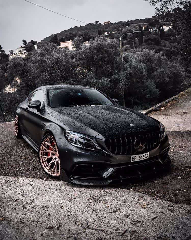 奔驰amg c63coupe传说中的黑金刚,气势汹汹帅气十足