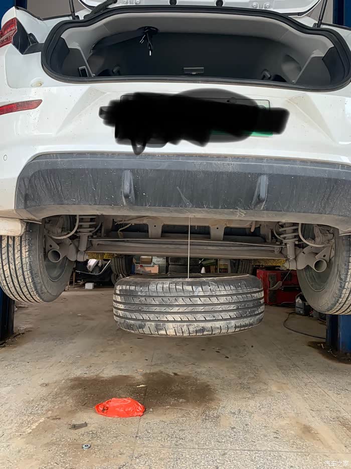 比亚迪e2加装备胎麻麻再也不怕我路上爆胎了