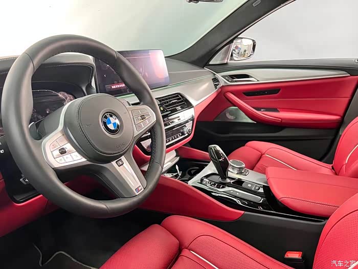 宝马五系波尔多红内饰
